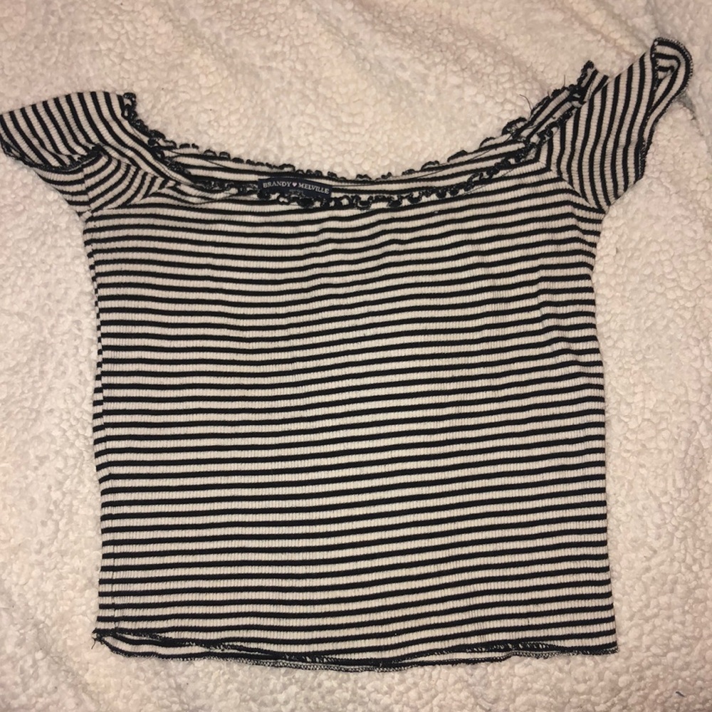 Brandy Melville stripped off shoulder shirt